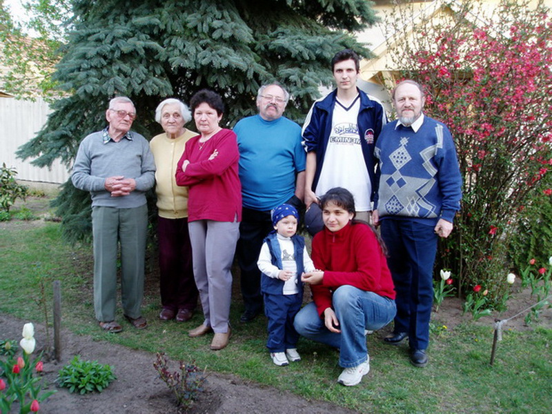 2003. 04. 21. Family