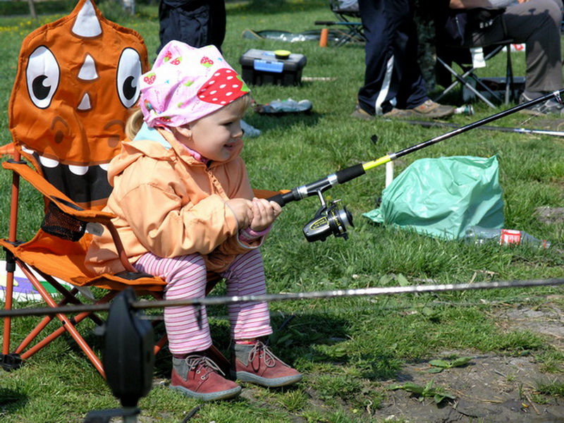2009.04.13. Préri-tó, évadnyitó horgászat - Béla barátom kislánya, Lilla