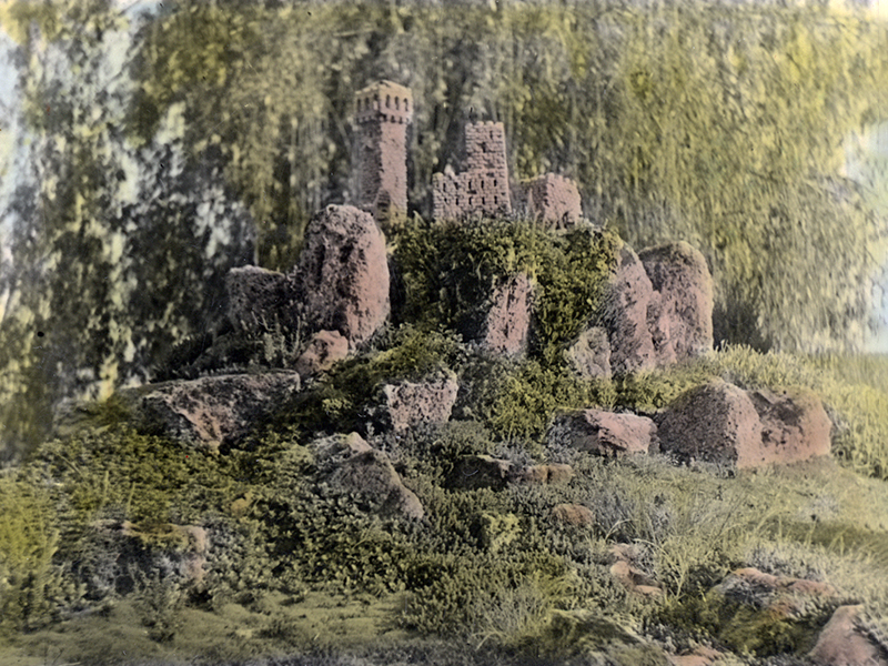 Haraszti, Hősök tere, a Kő-kastély-al #3 - kézzel színezett fotó